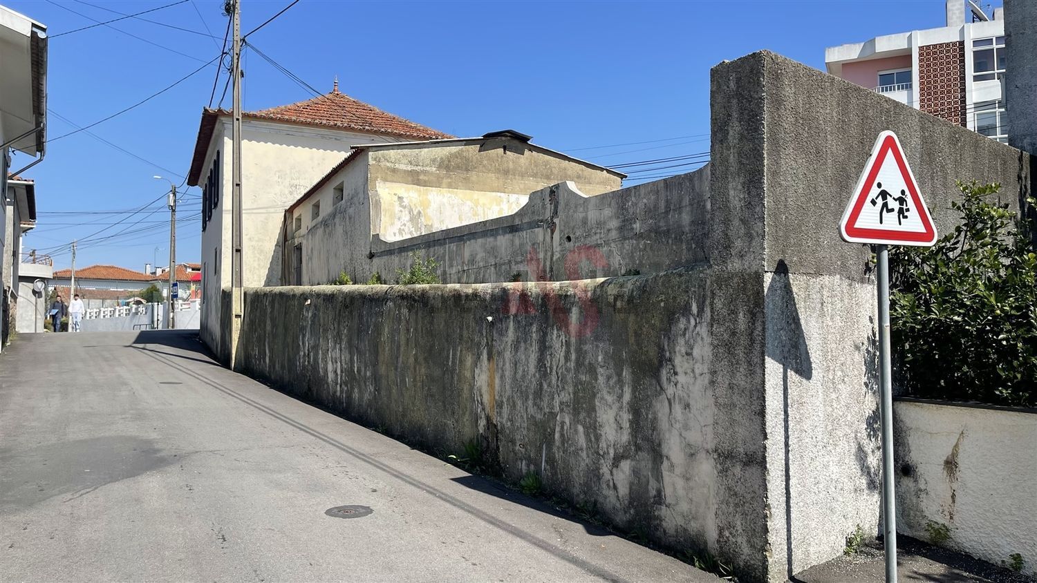 小楼房或独栋别墅出售在Rua Pedro Maria da Fonseca, 451 - 外立面