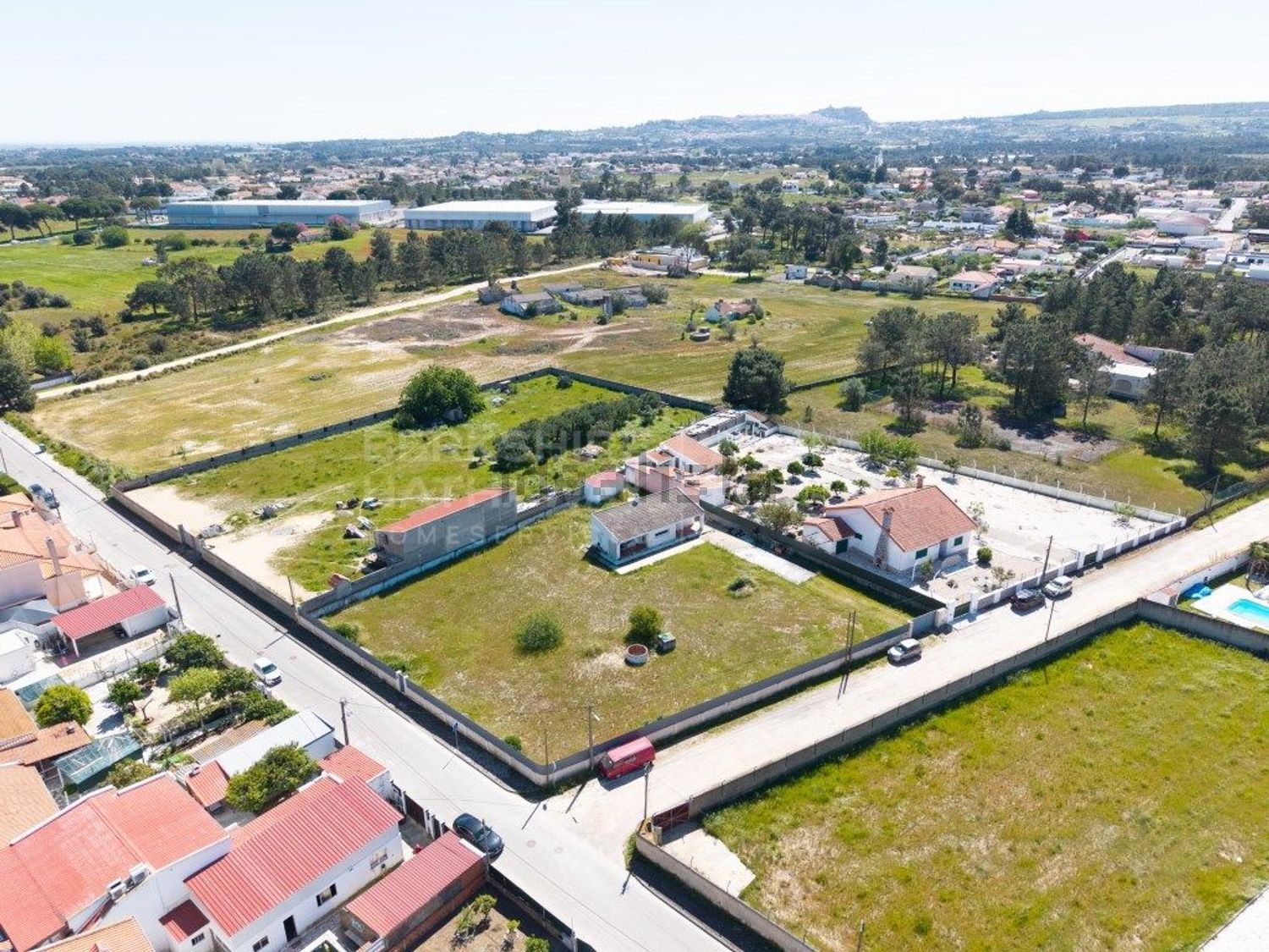 小楼房或独栋别墅出售在Rua da Constituição, 5 - 游泳池