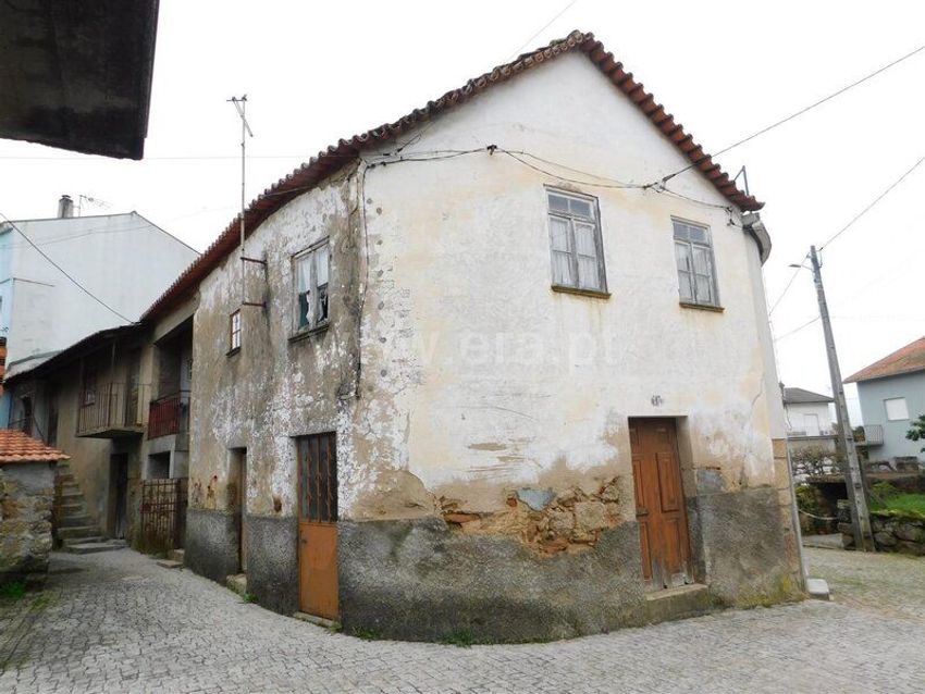 小楼房或别墅出售在Sameice e Santa Eulália