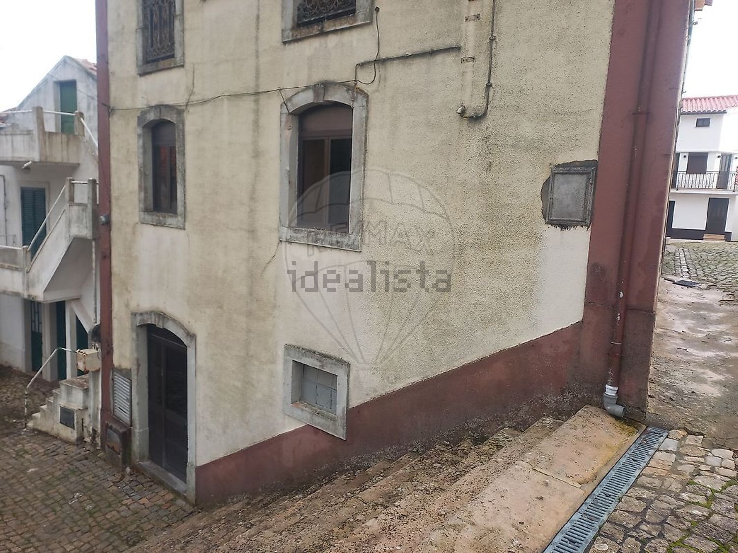 小楼房或独栋别墅出售在Avenida da Arega - 视线