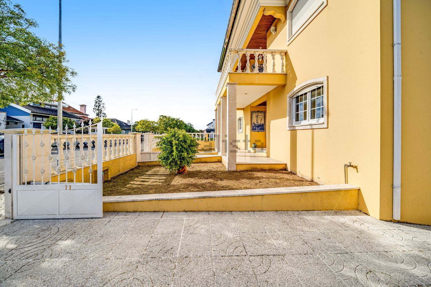 小楼房或独栋别墅出售在Avenida Mário Sacramento - 外立面