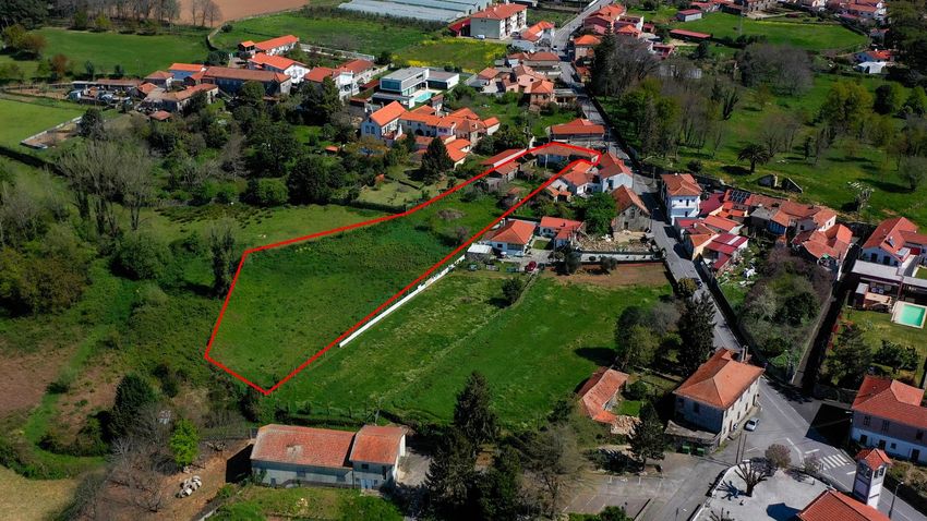 双拼别墅出售在Rua António Lopes Almeida, 13