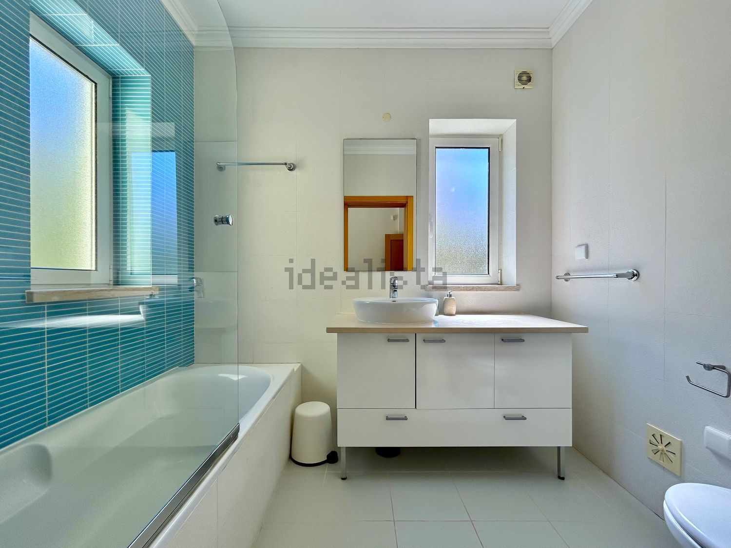 小楼房或独栋别墅出售在Rua Dona Dulce de Aragão, 30 - 卫生间