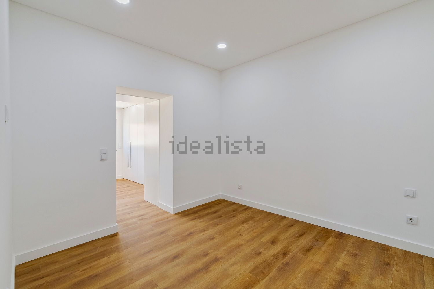 双拼别墅出售在Avenida Jaime Cortesão, 12 - 居住