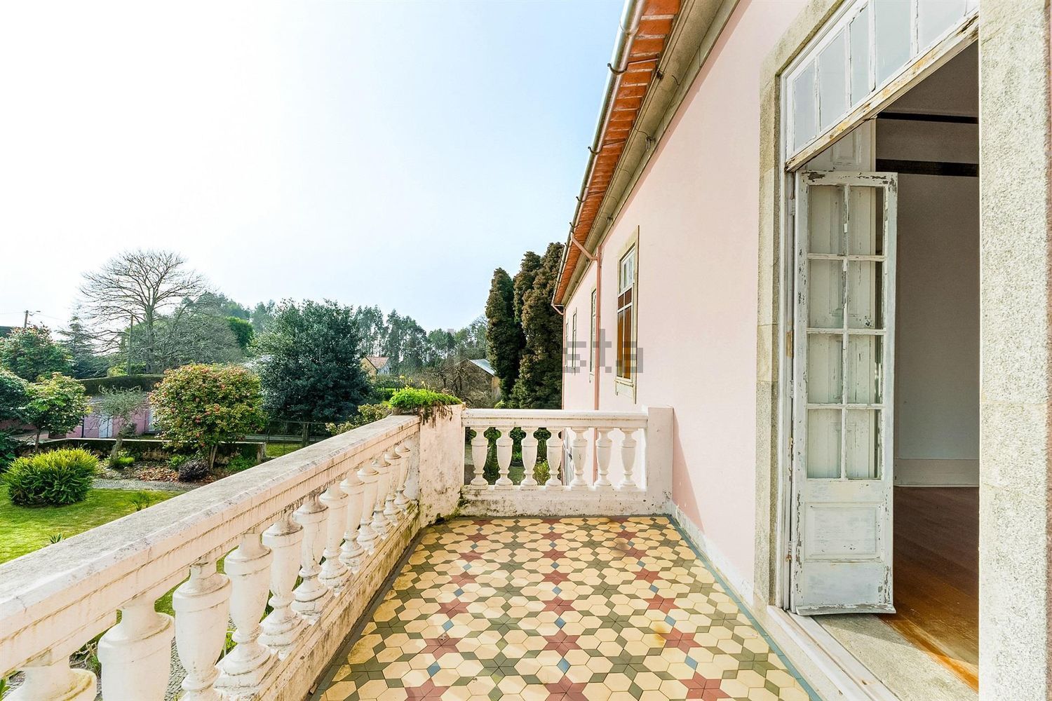 小楼房或独栋别墅出售在Largo de Santa Lúzia, 123 - 阳台