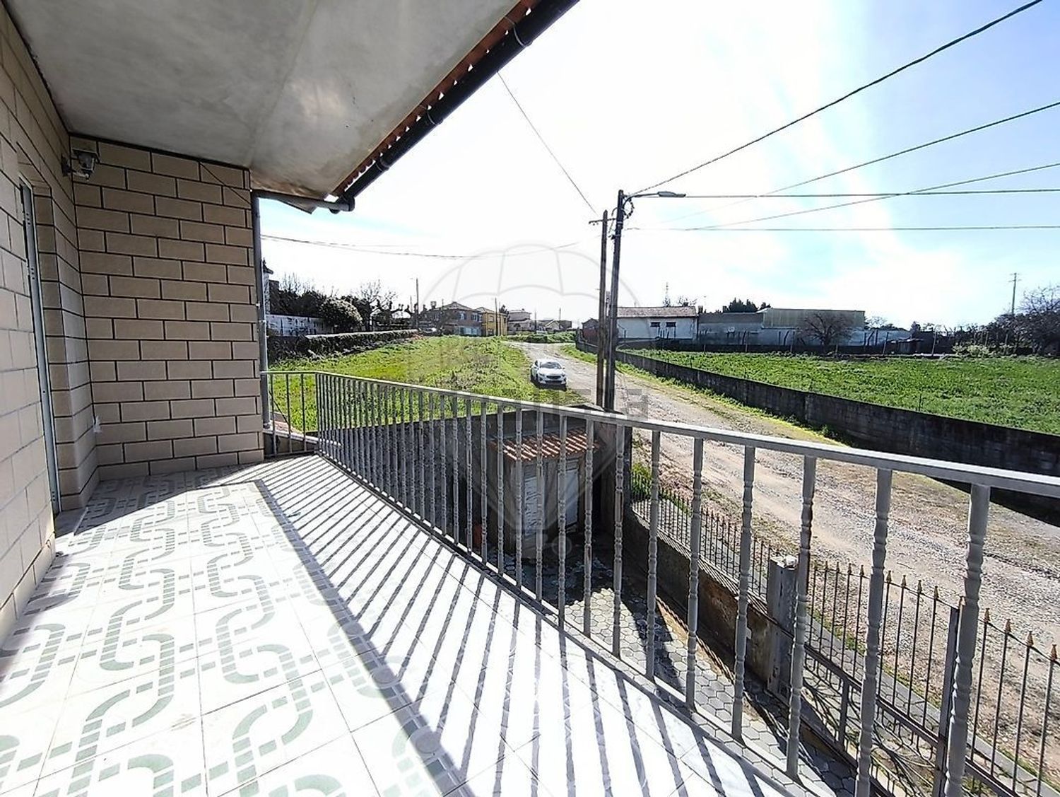 小楼房或独栋别墅出售在São Miguel de Souto - 阳台