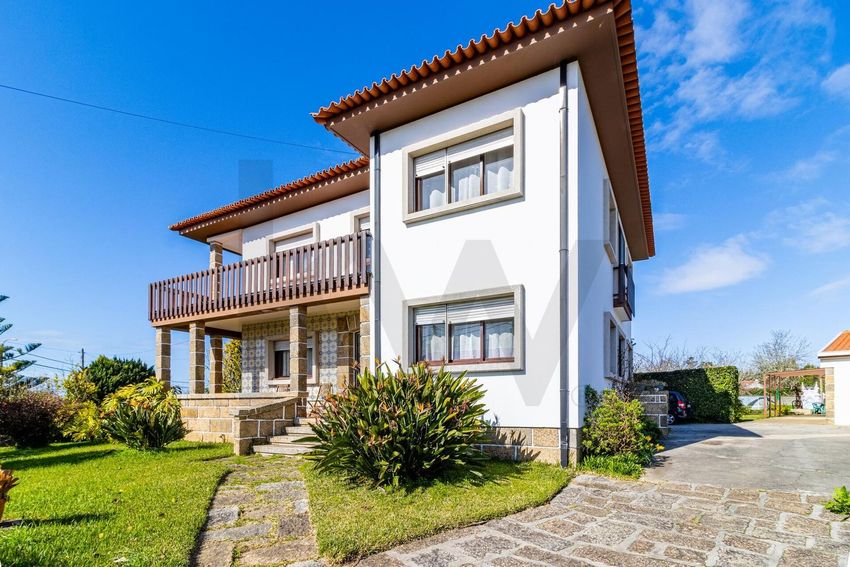 小楼房或别墅出售在Rua de Santa Marinha s/n