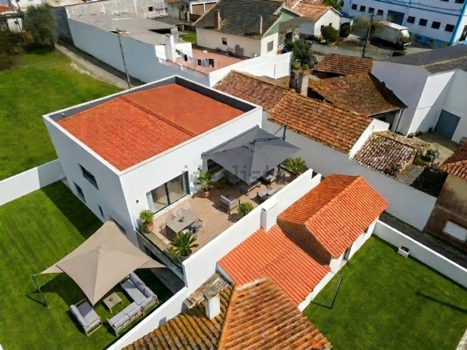 小楼房或独栋别墅出售在Rua Primeiro de Julho, 4 - 游泳池
