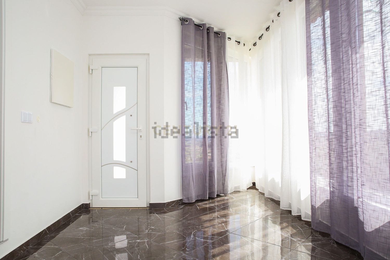 小楼房或独栋别墅出售N114 - 照片