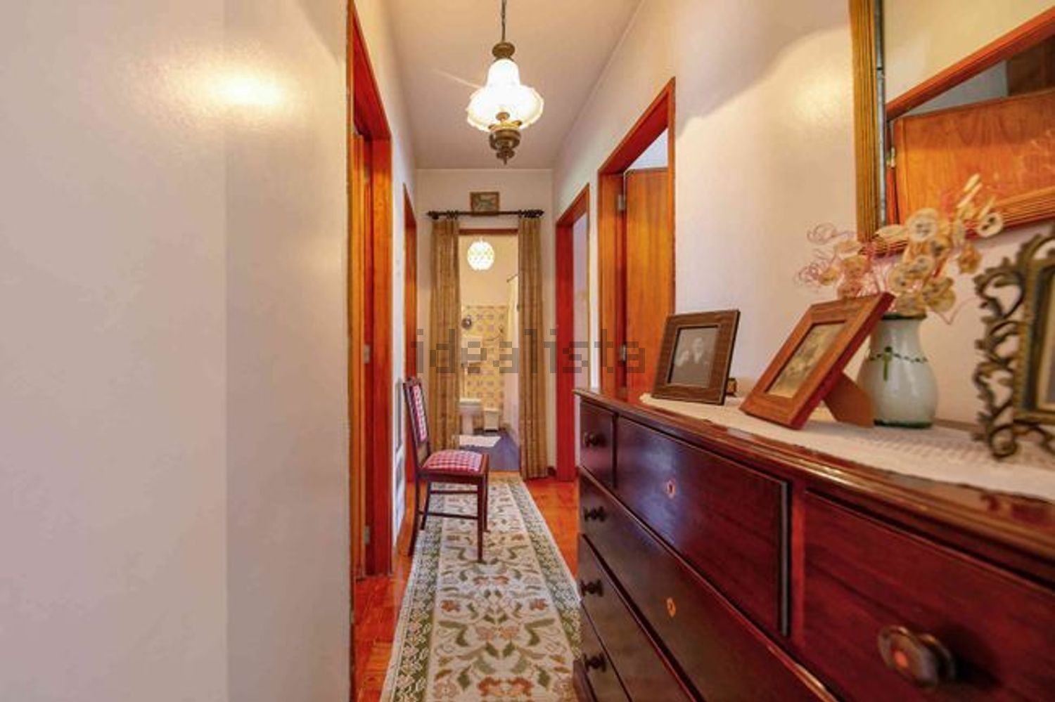 双拼别墅出售在Rua de Trás, 69 - 过道