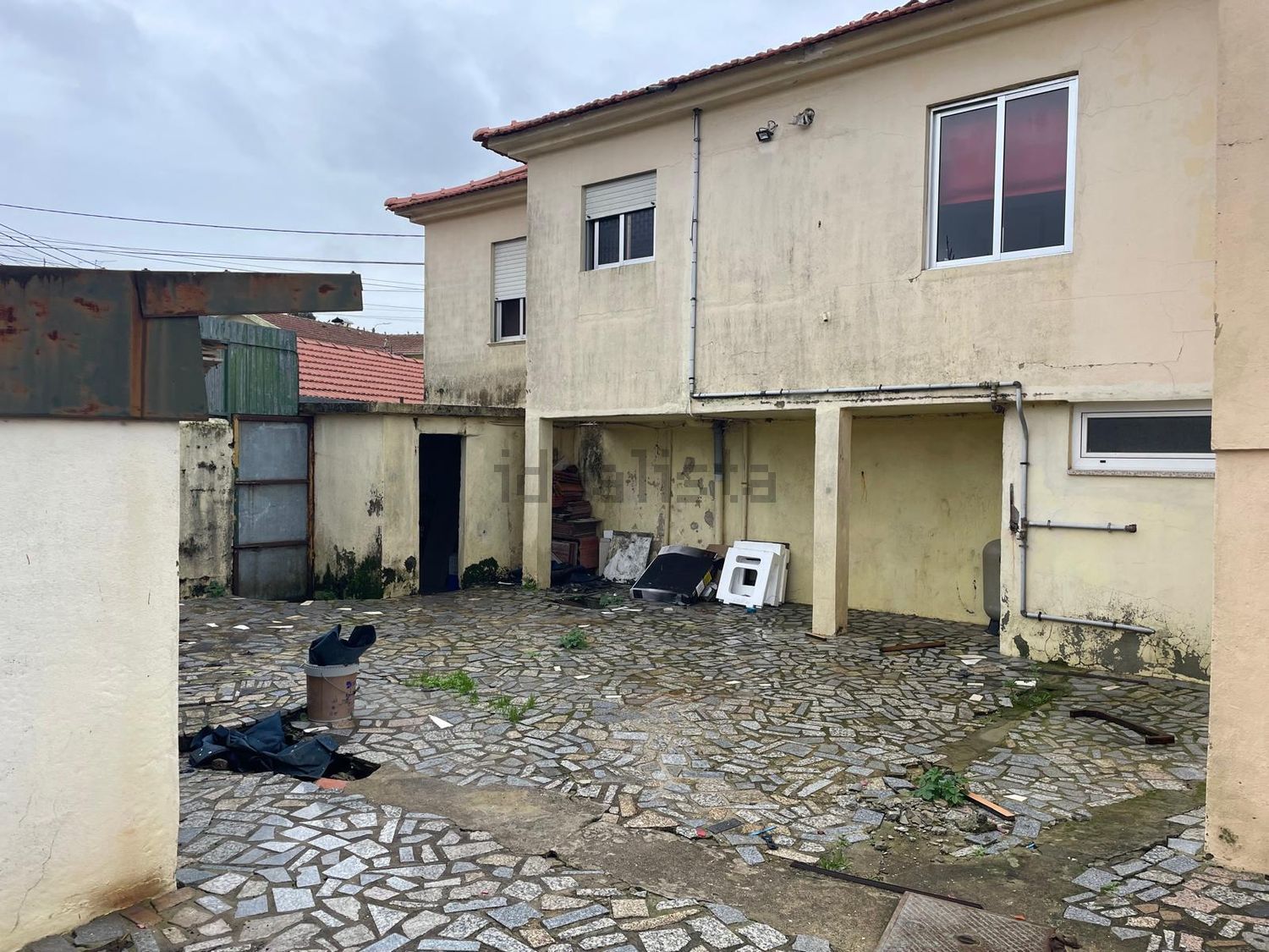 小楼房或独栋别墅出售在Rua dos Bombeiros Voluntários, 46 - 外立面