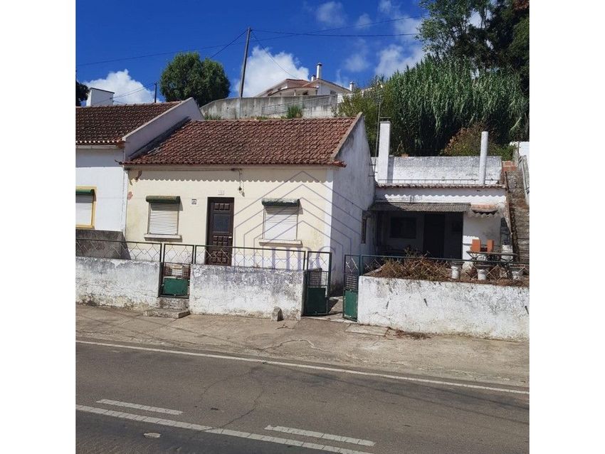 小楼房或独栋别墅出售在Bombarral e Vale Covo