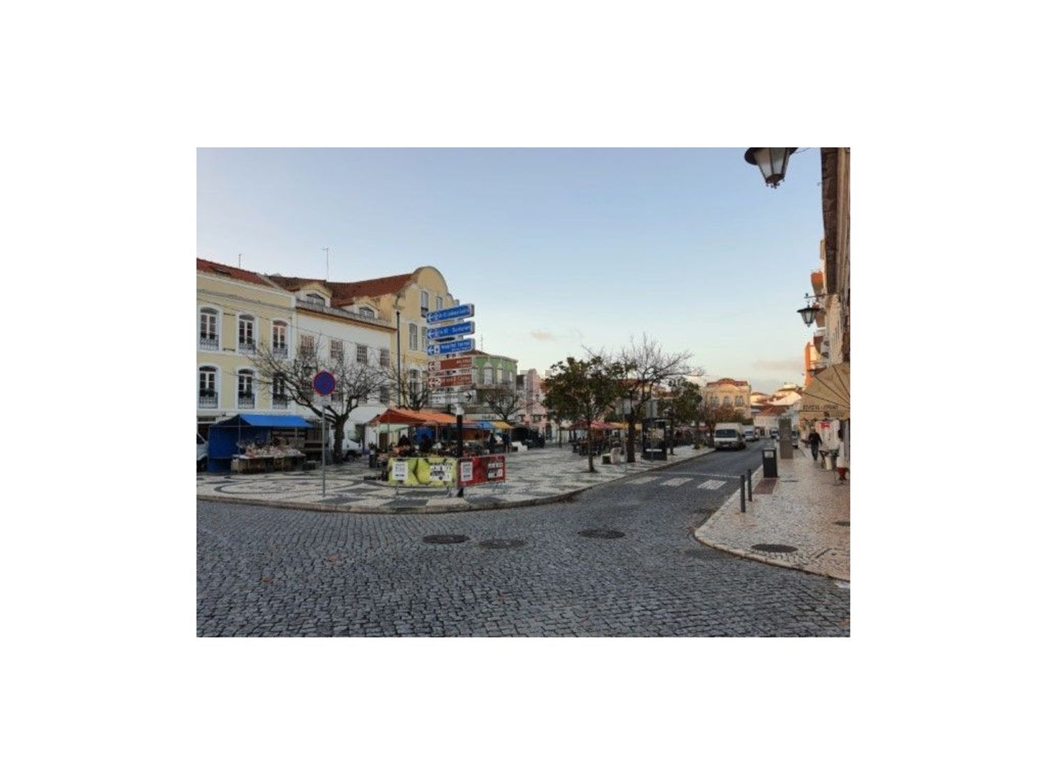 小楼房或独栋别墅出售在Rua da Pedreirinha - 视线