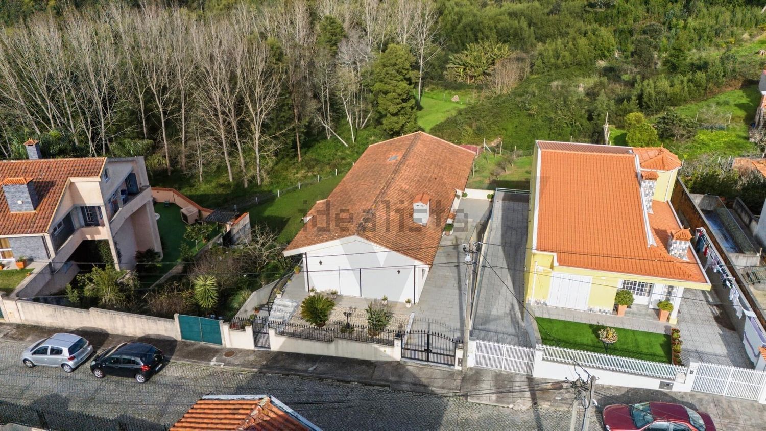 小楼房或别墅出售在Rua Monte de Baixo s/n - 游泳池