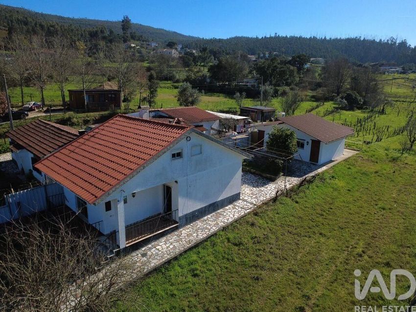 小楼房或别墅出售在São Miguel de Poiares