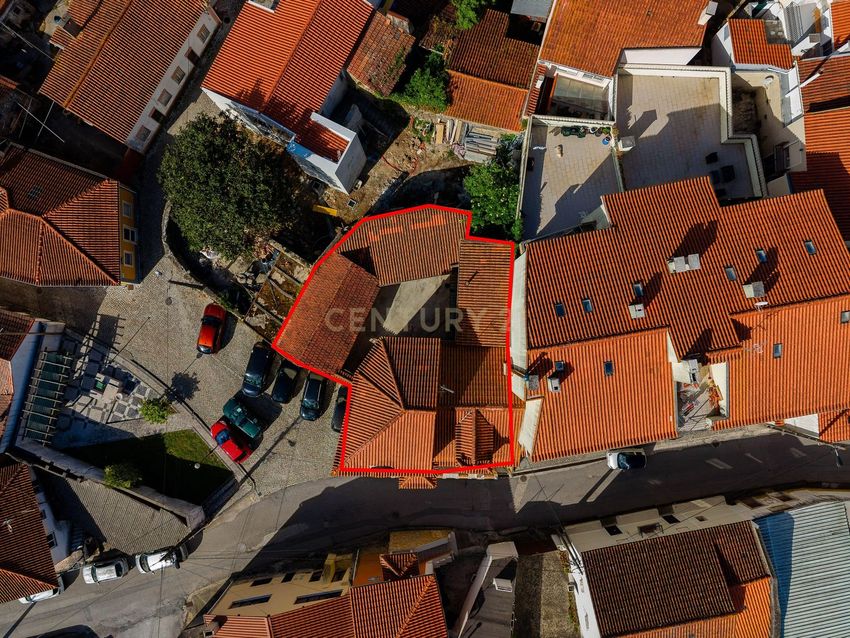 小楼房或独栋别墅出售在Rua de Baixo, 16