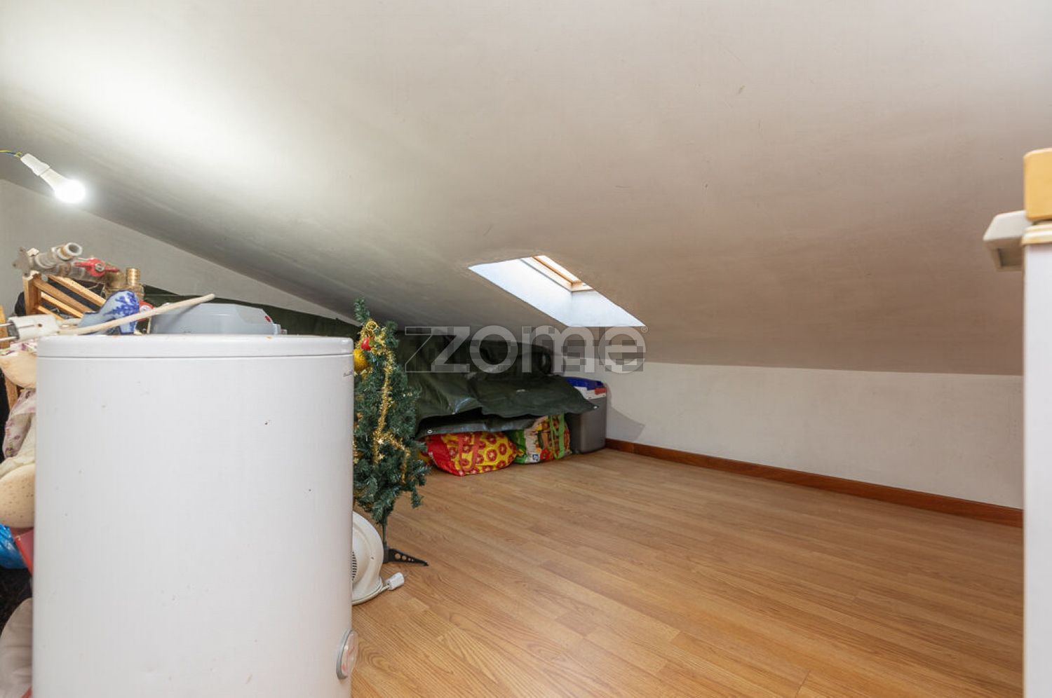 小楼房或独栋别墅出售N347-1, 921 - 阁楼