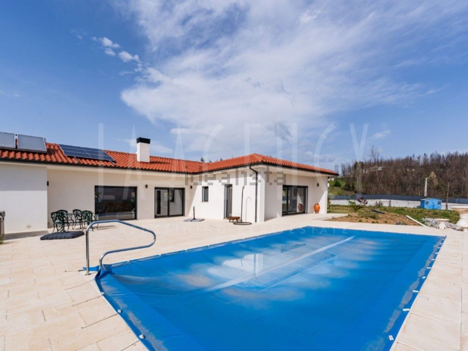 小楼房或独栋别墅出售在Vila Cova de Alva e Anceriz - 游泳池