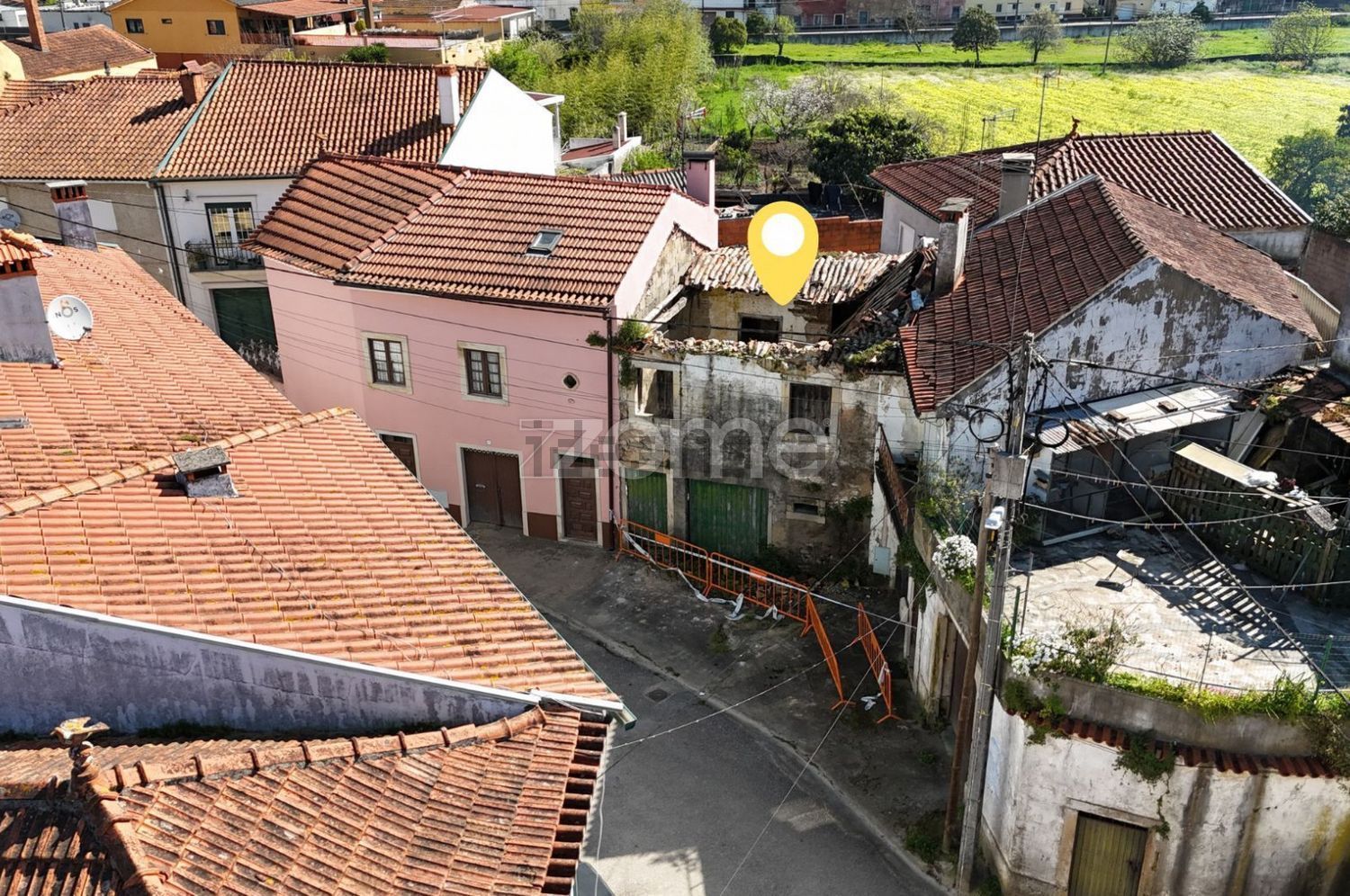 小楼房或独栋别墅出售在Rua Baixo, 11 - 详情