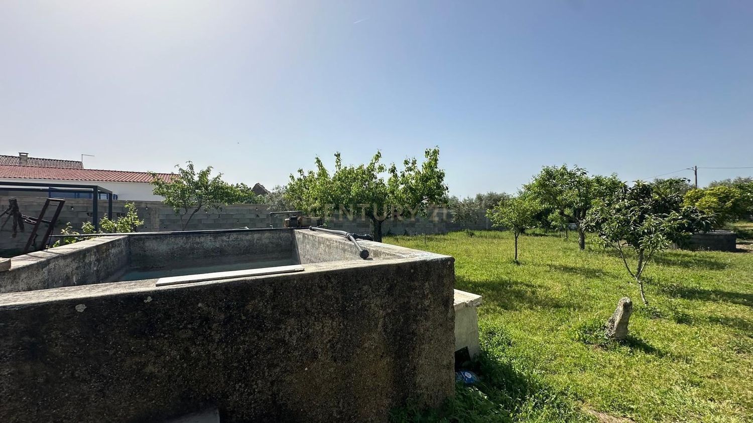 小楼房或独栋别墅出售在Rua da Estrada, 13 - 花园