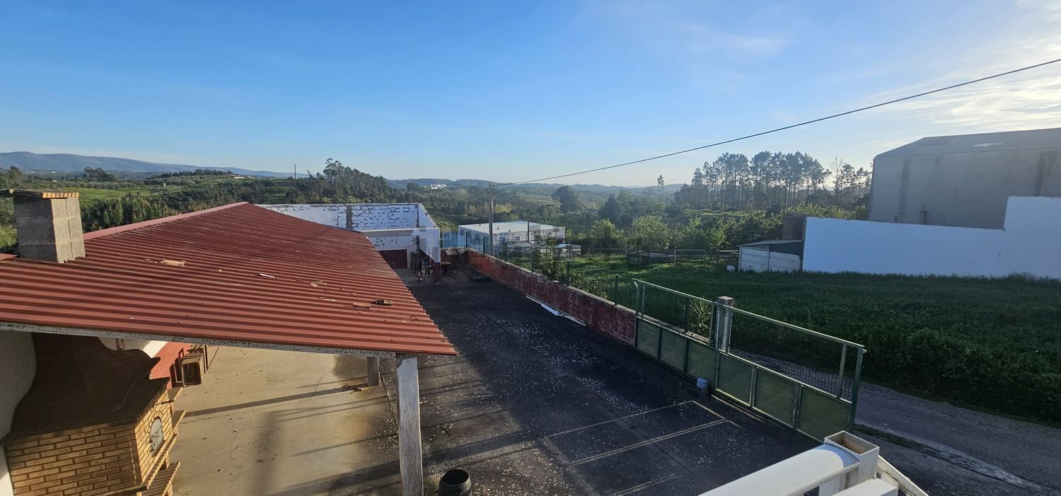 小楼房或独栋别墅出售在Rua da Estrada Nacional, 43 - 阳台