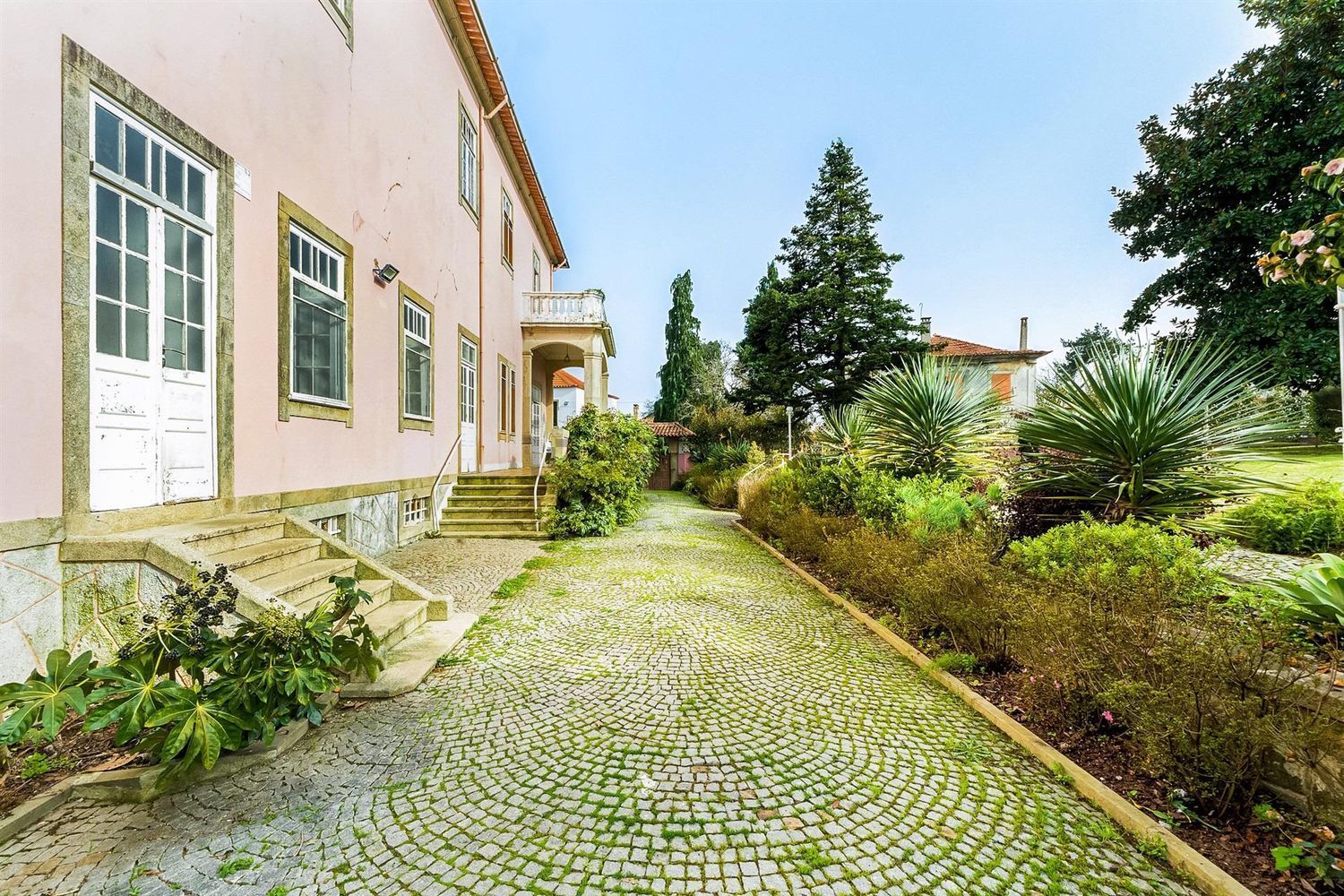 小楼房或独栋别墅出售在Largo de Santa Lúzia, 123 - 花园
