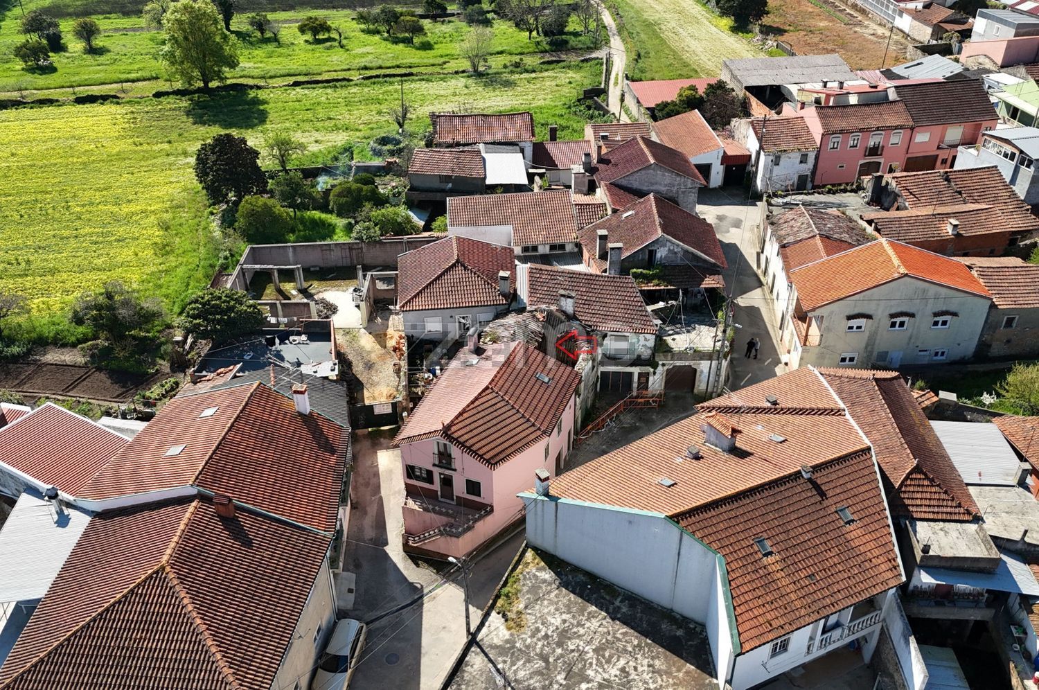 小楼房或独栋别墅出售在Rua Baixo, 11 - 详情