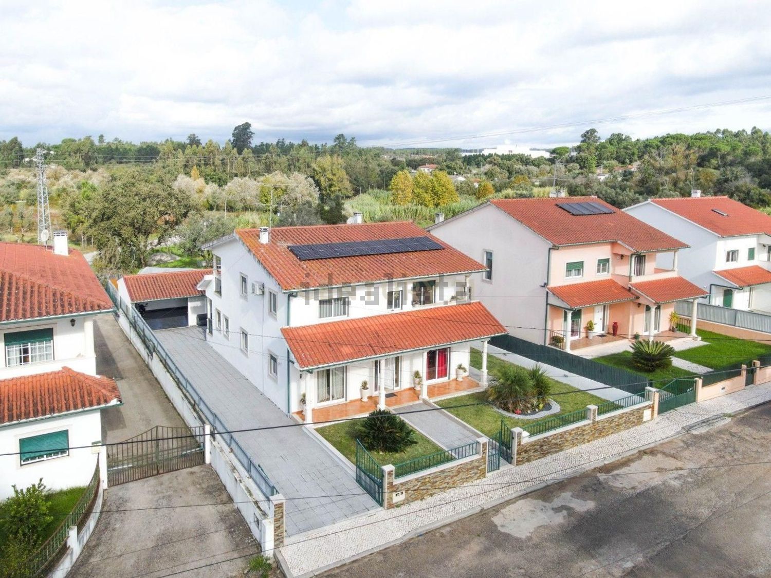 小楼房或独栋别墅出售R. Fonte da Rigueira - 外立面