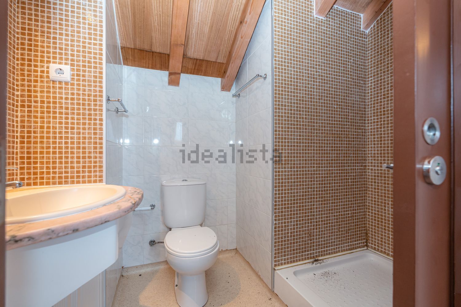 出租房间在Rua do Vale da Mata, 13 Lote - 卫生间