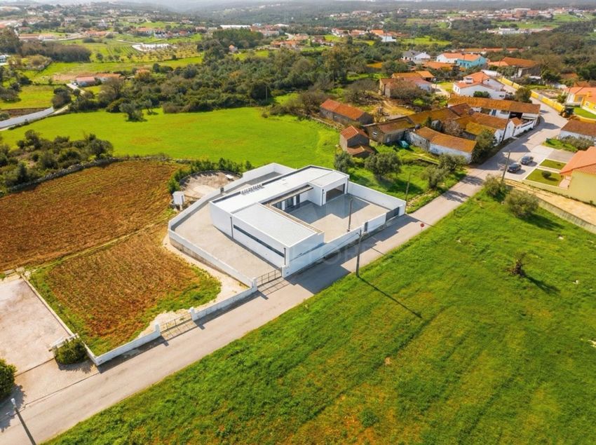 小楼房或别墅出售在Évora de Alcobaça