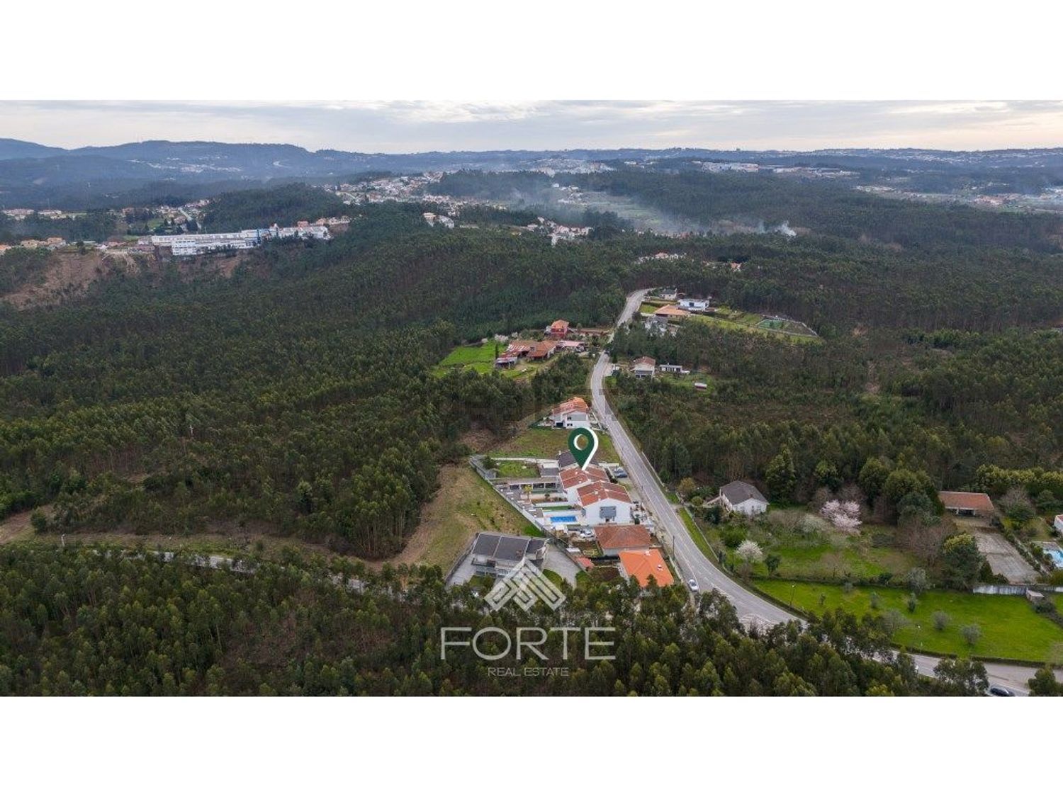 小楼房或独栋别墅出售在Rua Rio Douro - 视线