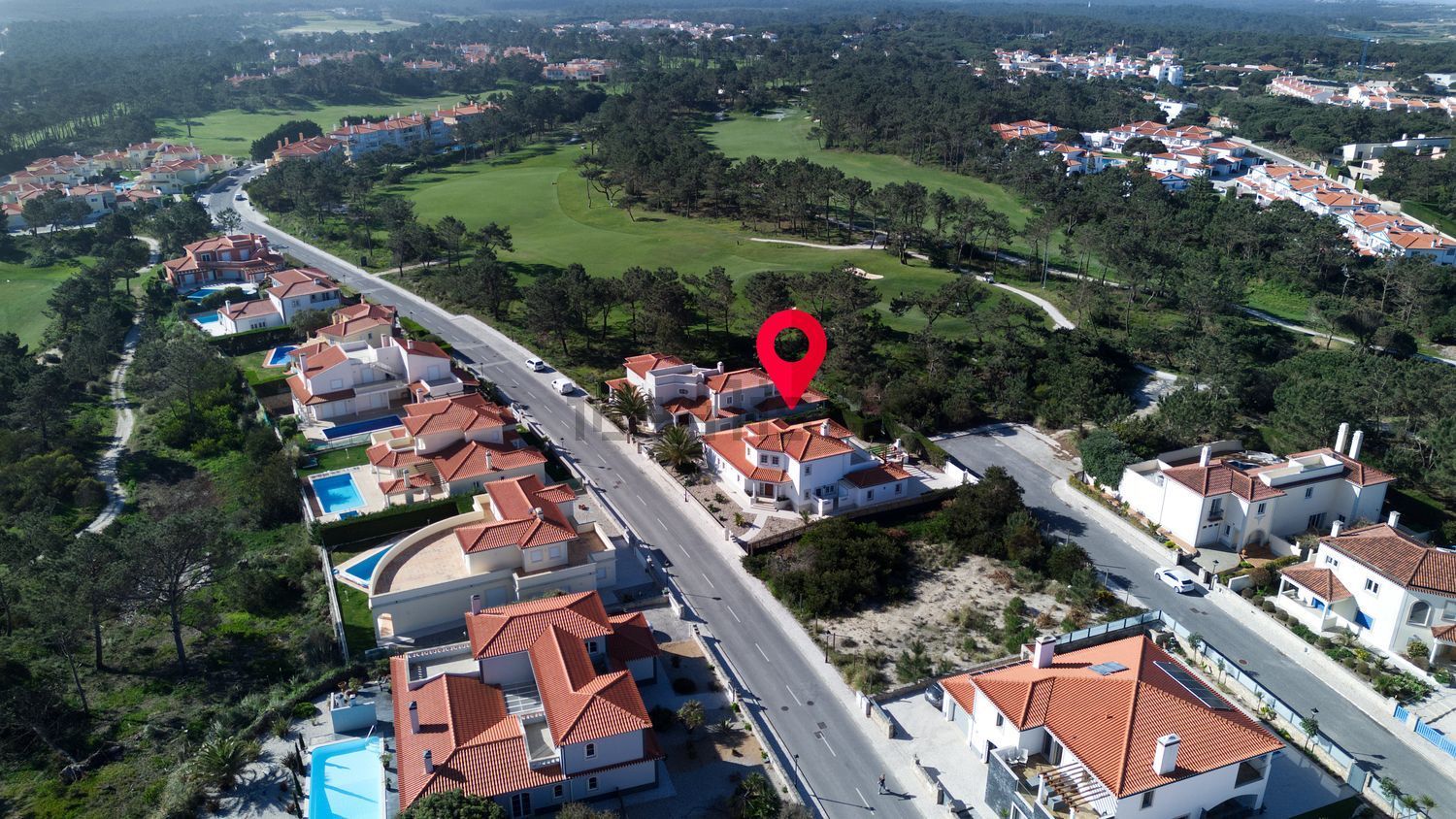 小楼房或独栋别墅出售在Avenida Dom Pedro Primeiro, 20 - 环境