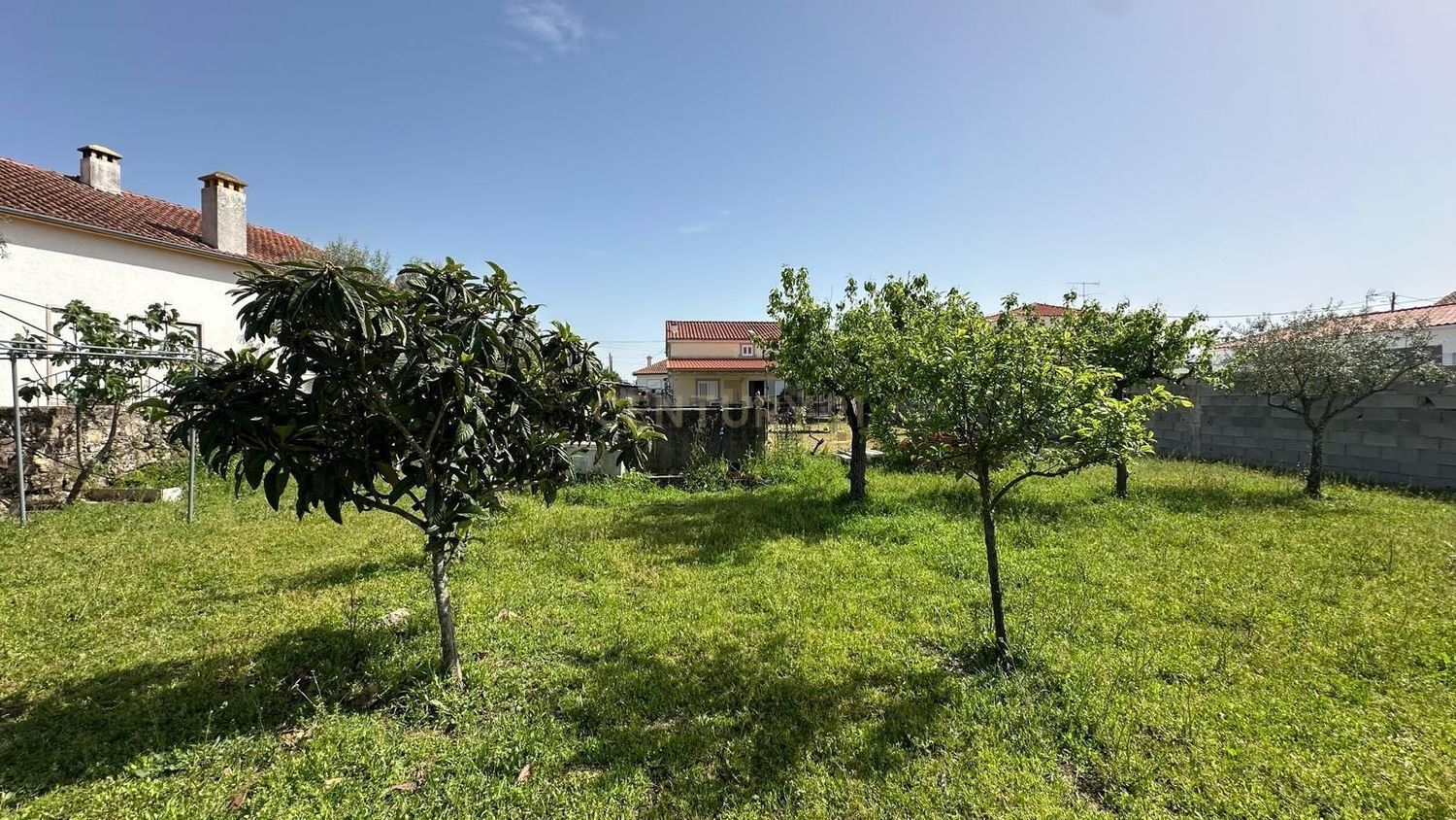 小楼房或独栋别墅出售在Rua da Estrada, 13 - 花园