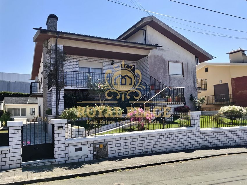 小楼房或独栋别墅出售在São Roque