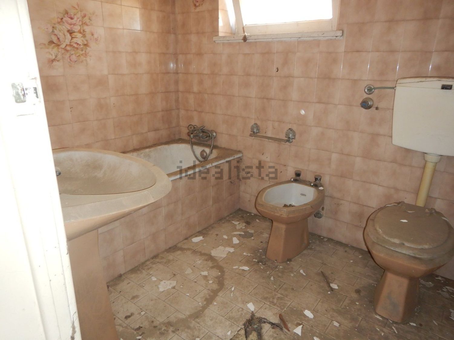 小楼房或独栋别墅出售在Tortosendo - 卫生间