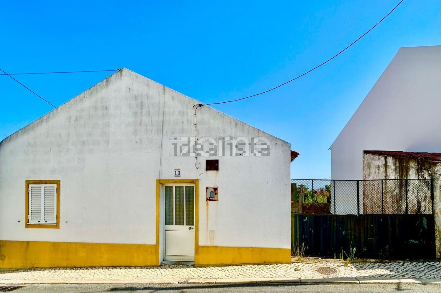 小楼房或独栋别墅出售在Rua Agostinho Ramos, 10 - 外立面