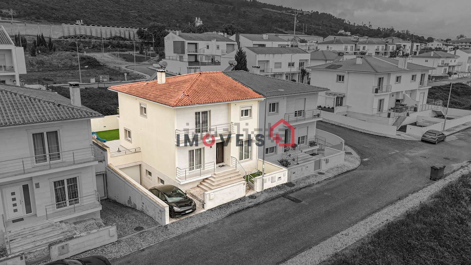 小楼房或别墅出售在Porto de Mós - 外立面