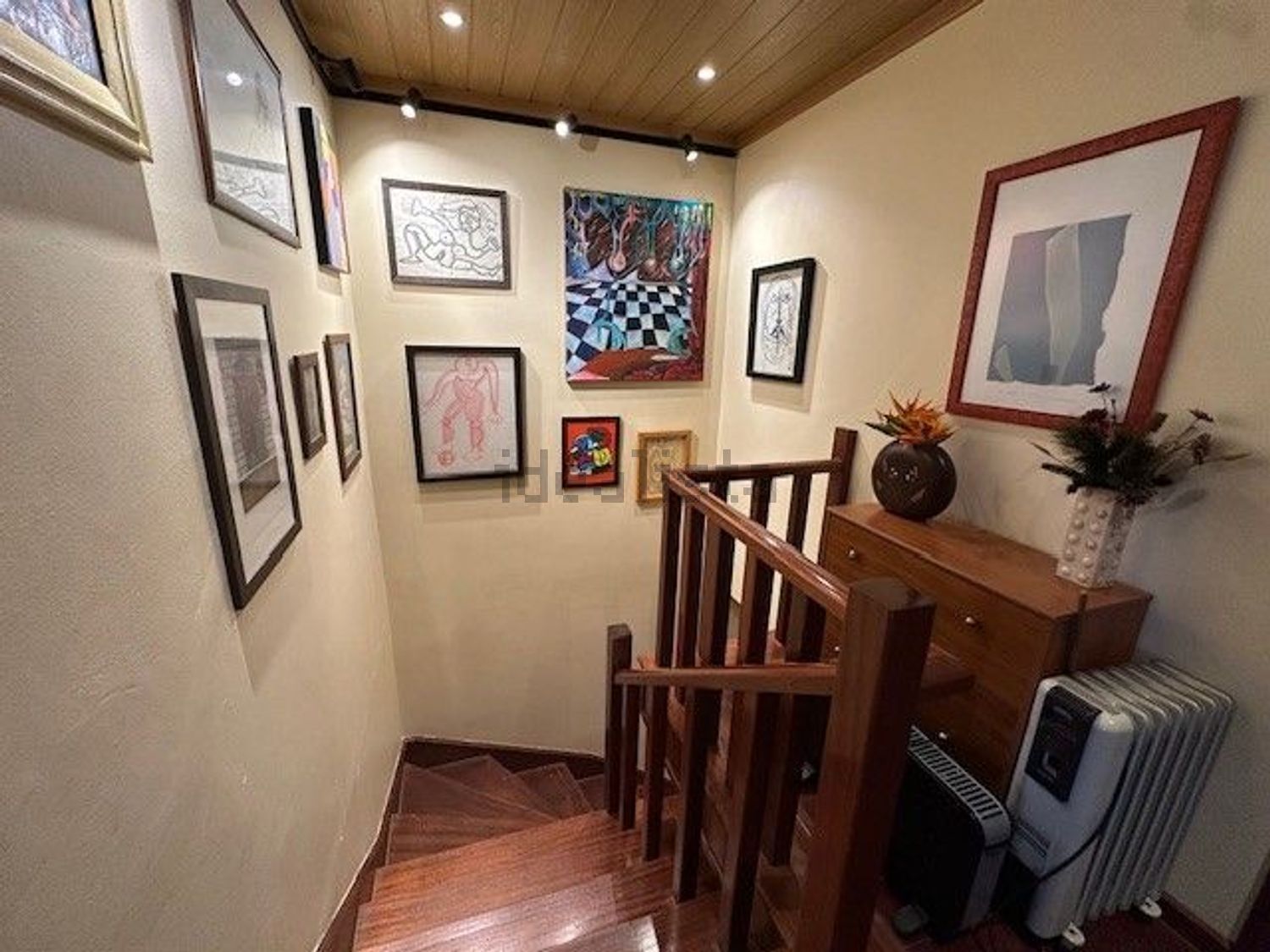 小楼房或独栋别墅出售在Rua Vila de Aguiar da Beira, 55 - 过道