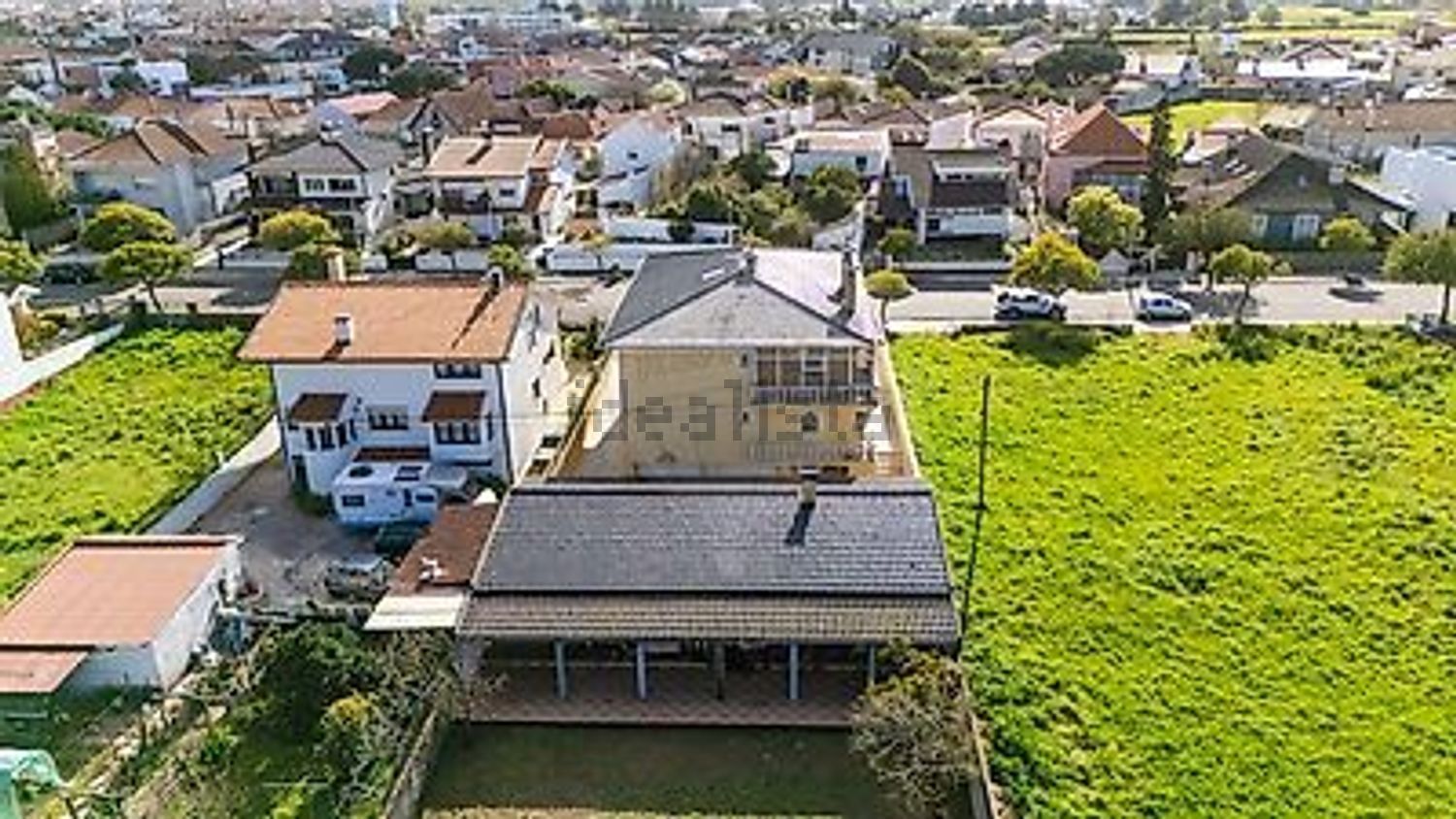 小楼房或独栋别墅出售在Avenida Mário Sacramento - 照片