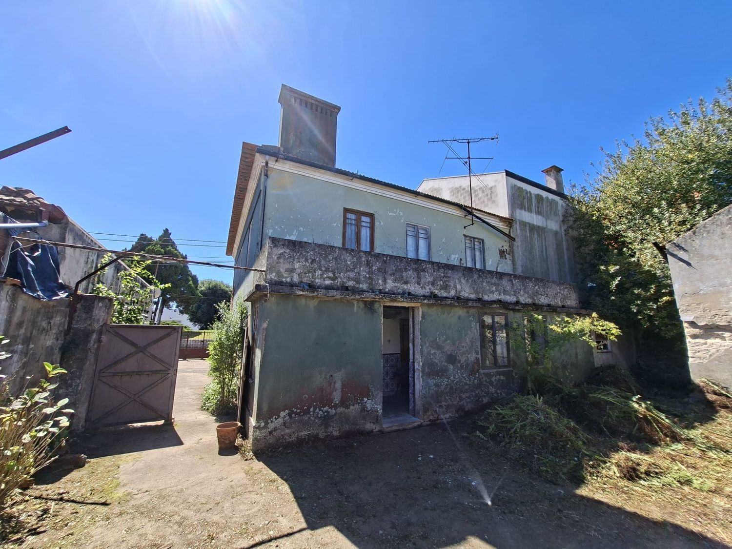 双拼别墅出售在Rua Conselheiro Arnaldo Vidal, 12 - 外立面