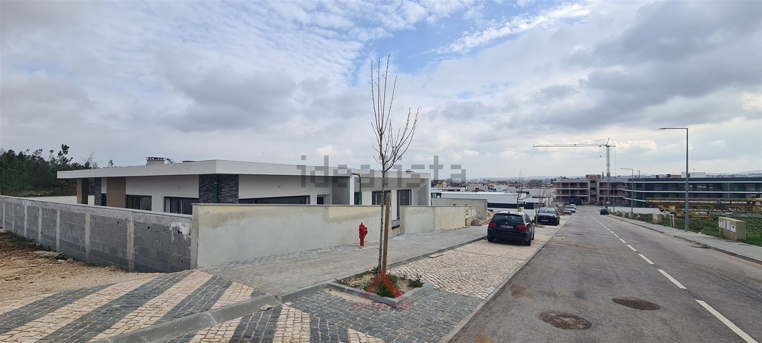 小楼房或独栋别墅出售在Parceiros e Azoia - 外立面