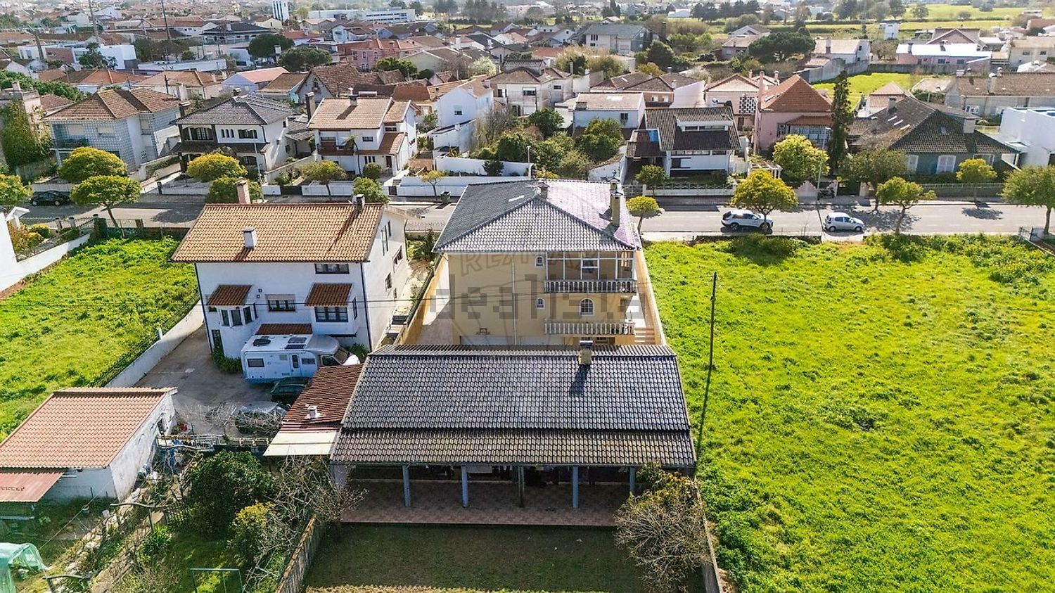 小楼房或独栋别墅出售在Avenida Mário Sacramento - 外立面