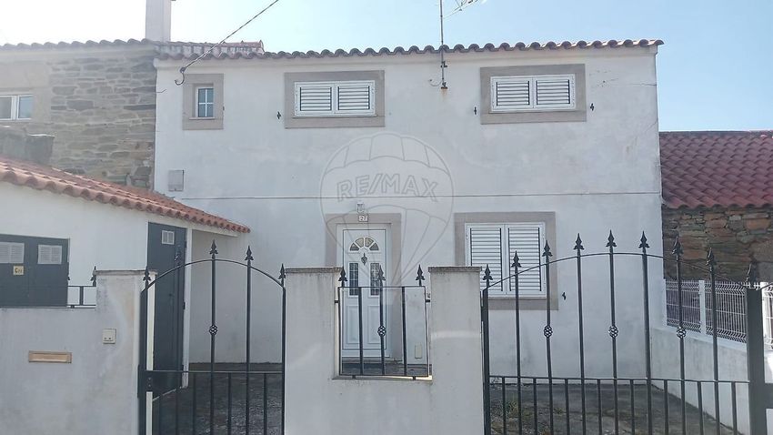 小楼房或独栋别墅出售在Benquerença