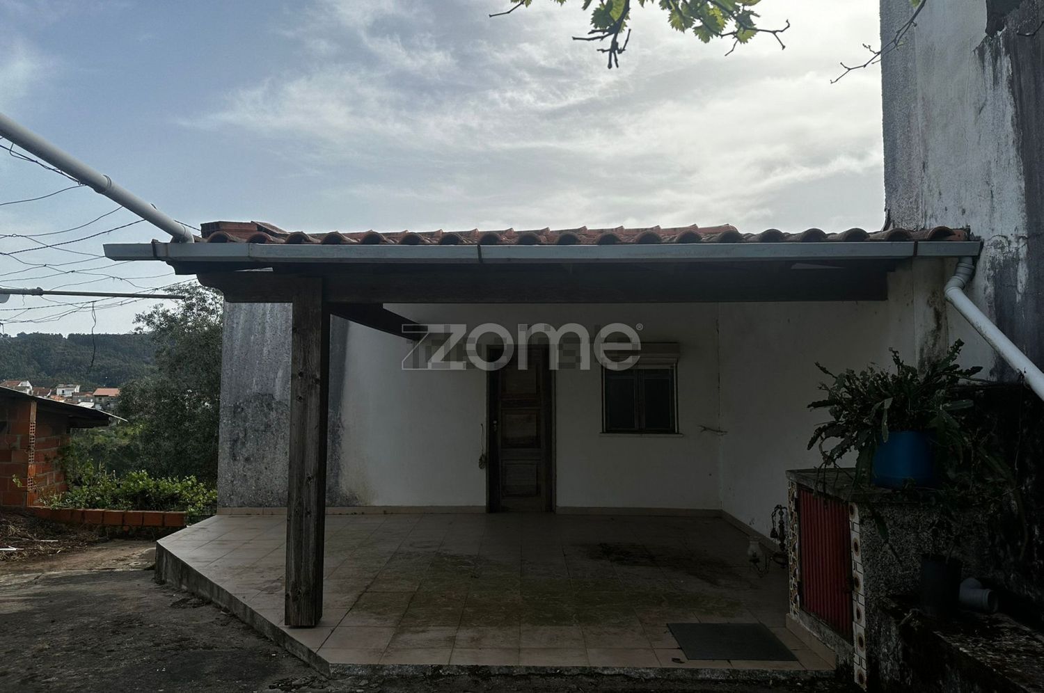 小楼房或独栋别墅出售在Rua Olivais s/n - 仓库