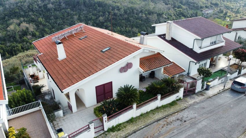 小楼房或独栋别墅出售在Santa Clara e Castelo Viegas