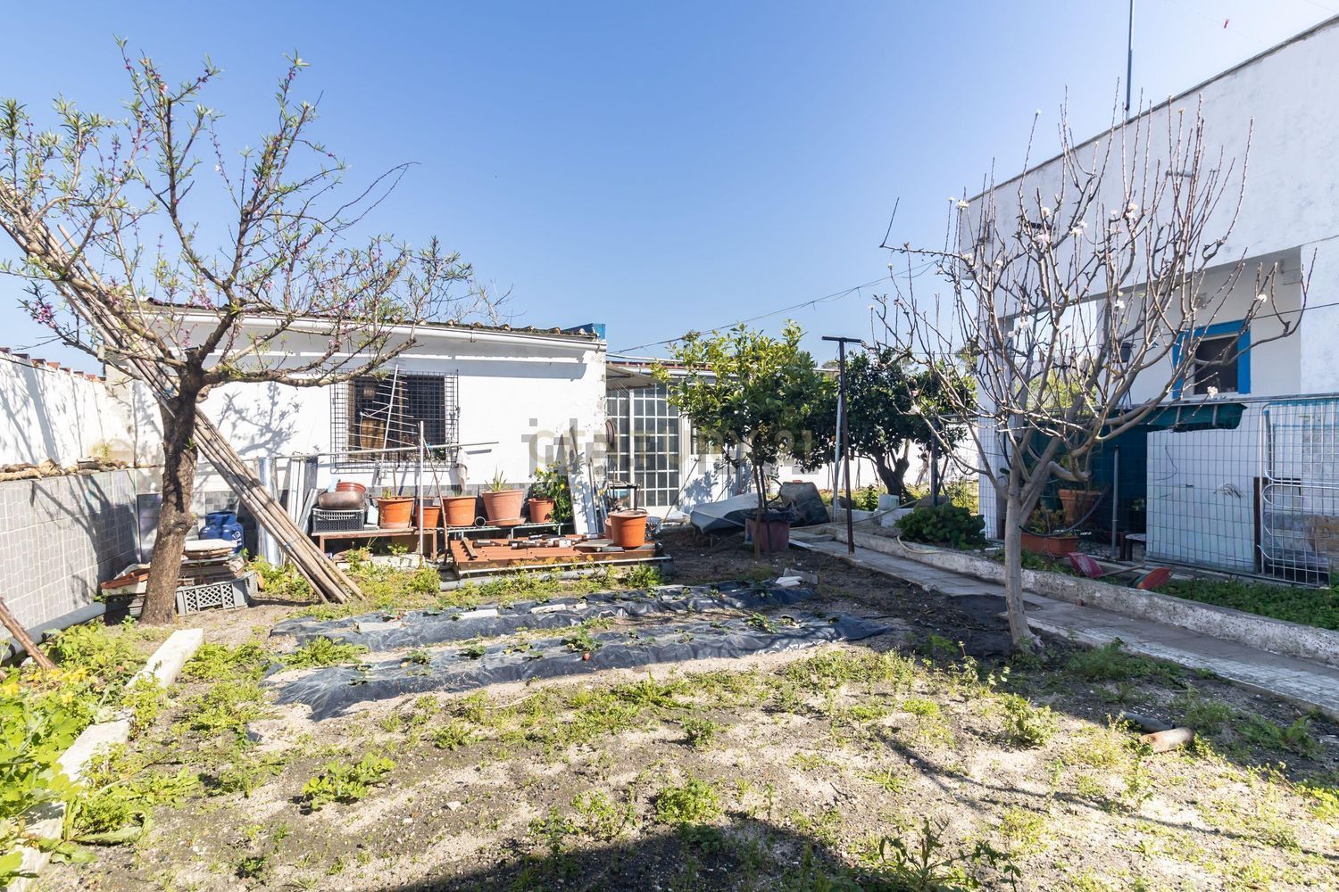 小楼房或独栋别墅出售在Rua de Santo Ovídio, 1 - 外立面
