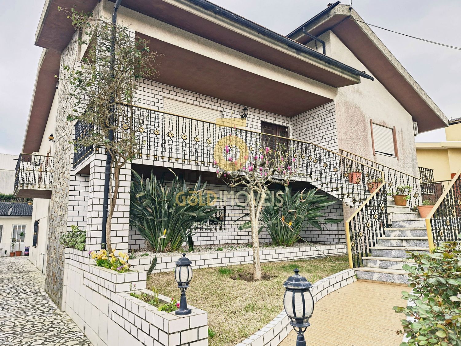 小楼房或独栋别墅出售在São Roque - 露台