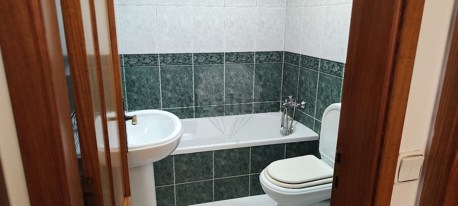 出租小楼房或独栋别墅在Rua Combatentes da Grande Guerra - 卫生间