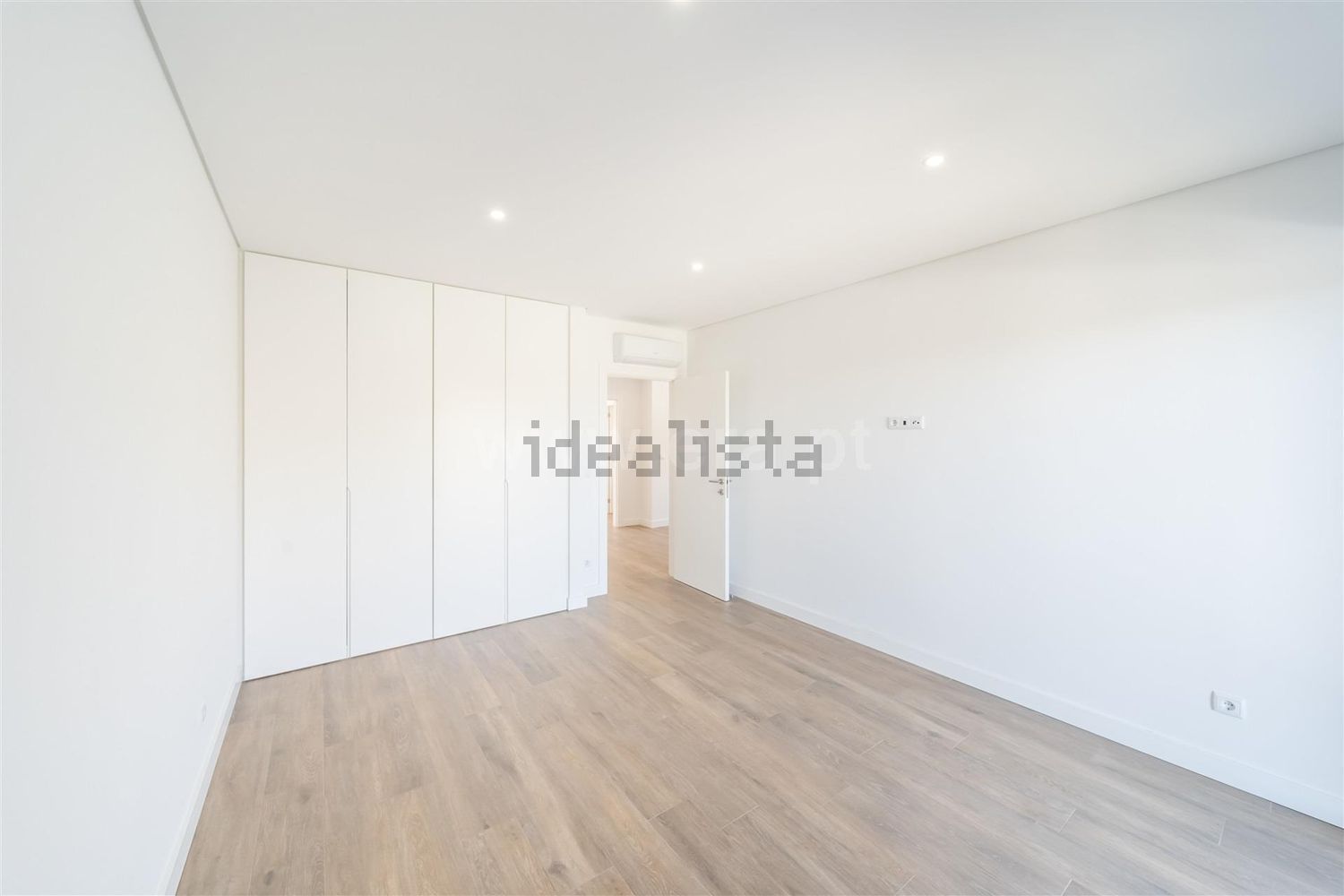 小楼房或独栋别墅出售在Praceta Sophia de Mello Brener Andersen, 9 - 居住