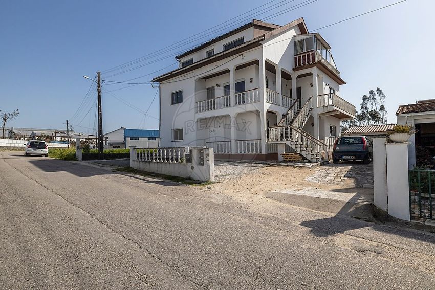 小楼房或独栋别墅出售在Rua do Arraial